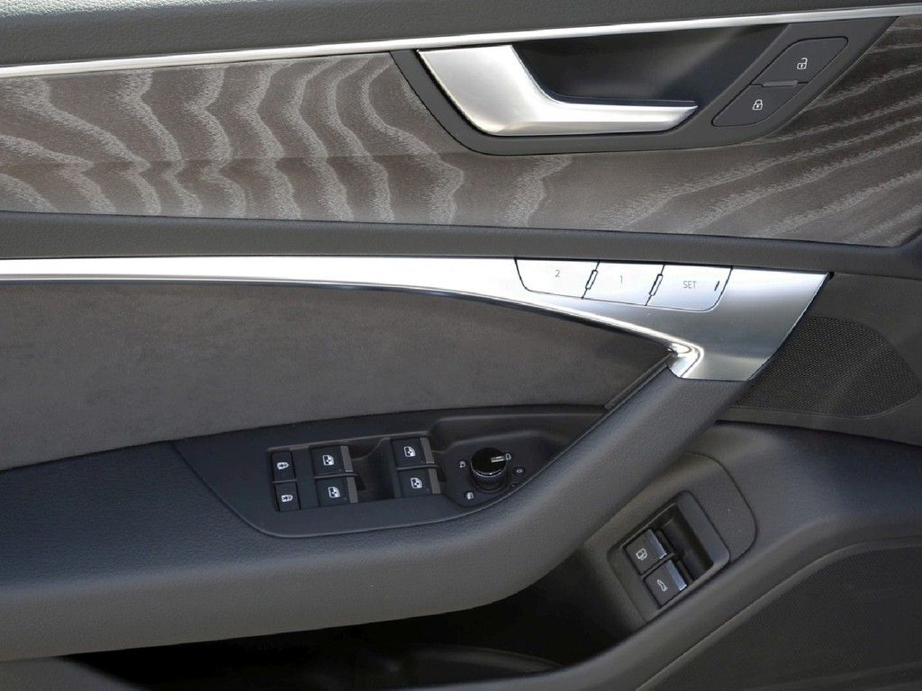 Audi A6 Avant 55 TFSI e Q S line - Samsaru's Car Outlet