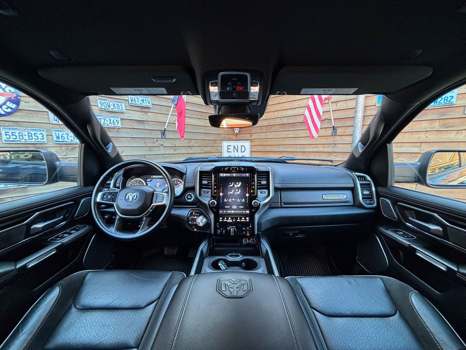 Dodge RAM 1500 Laramie 5,7L 4x4 AHK 12´´LED H&K LPG