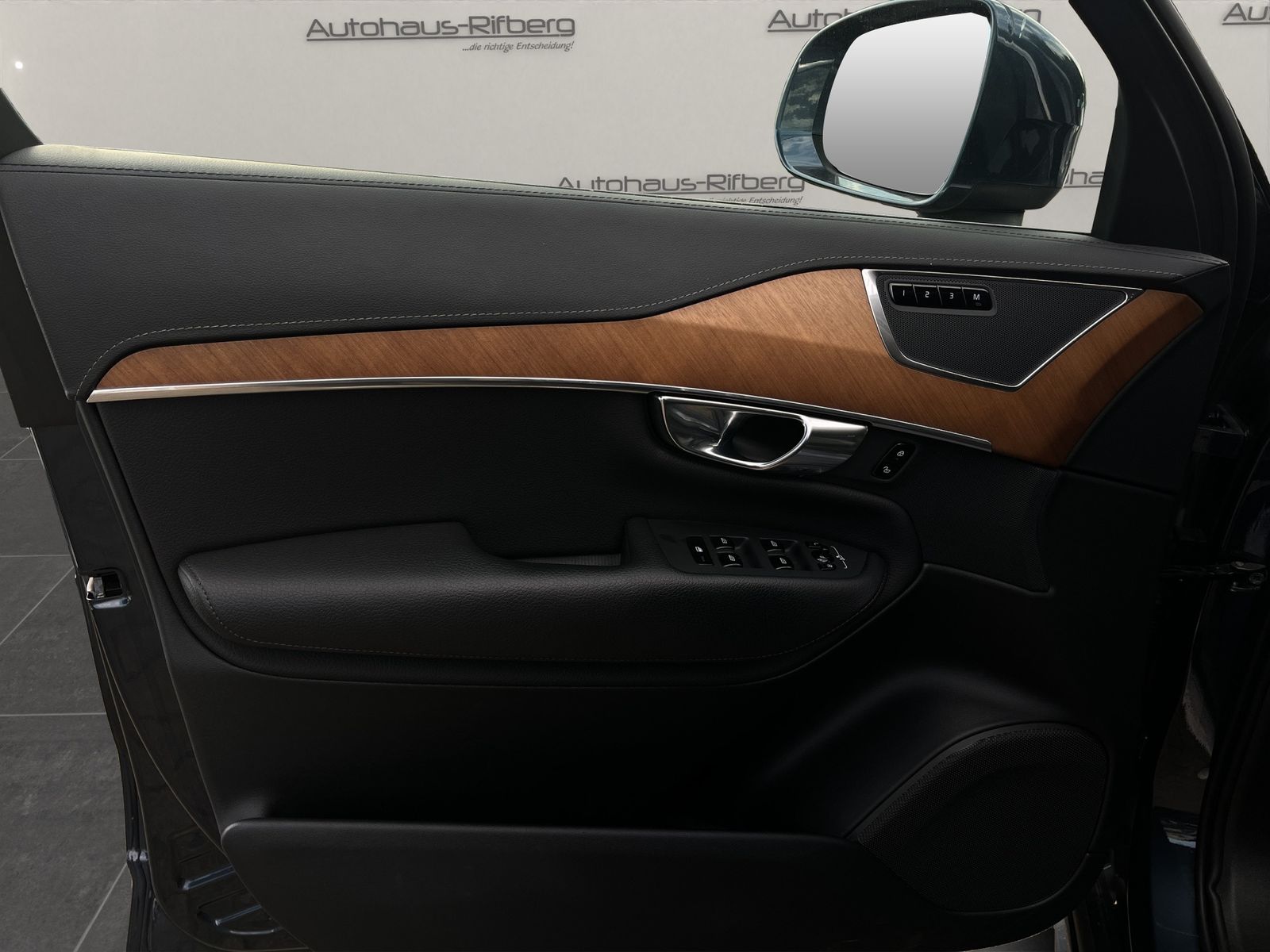 Volvo XC90 Plus Bright 8G Recharge Plug-In Hybrid AWD