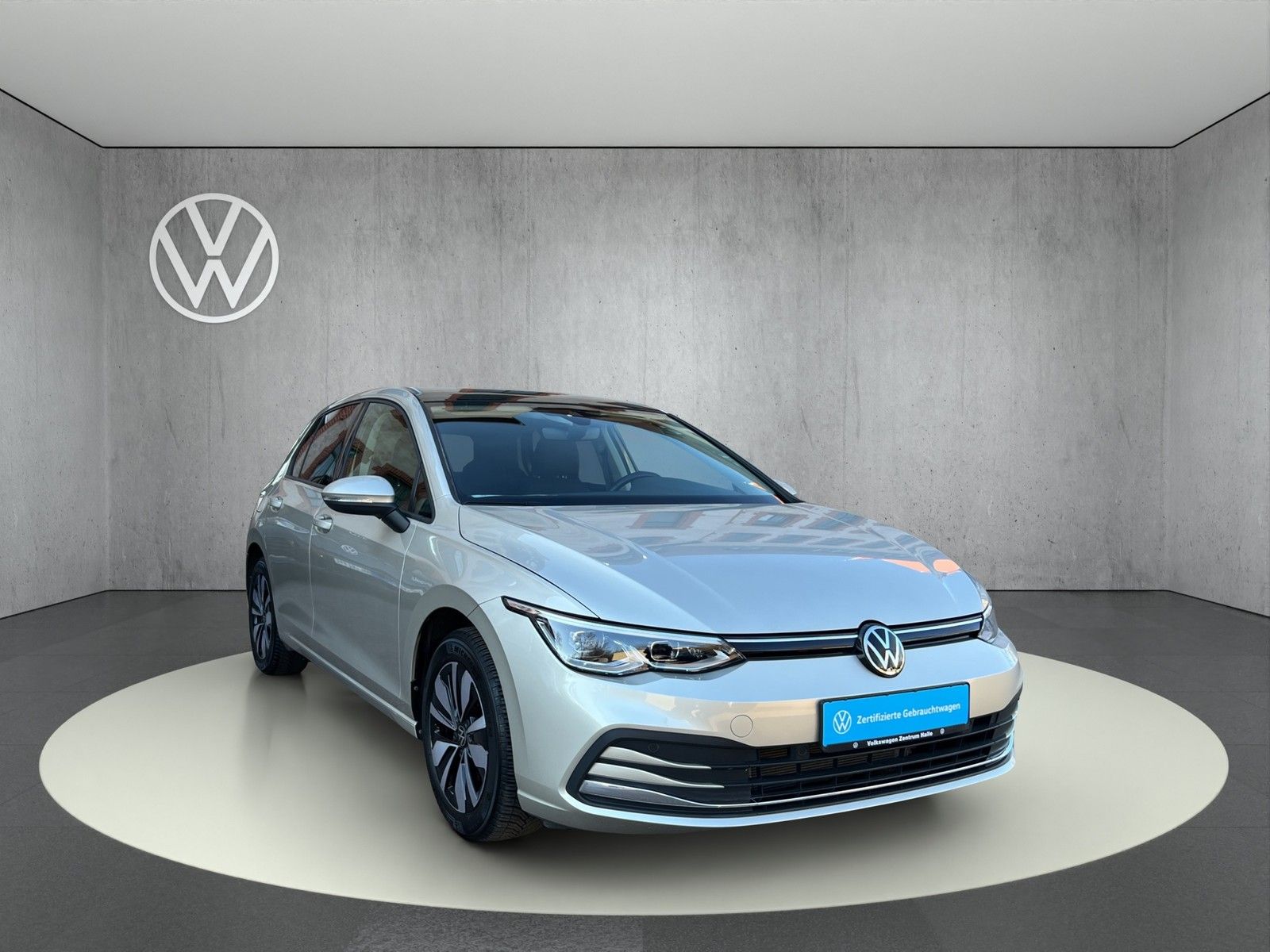 Volkswagen Golf VIII 1.5 eTSI Move DSG - Samsaru's Car Outlet
