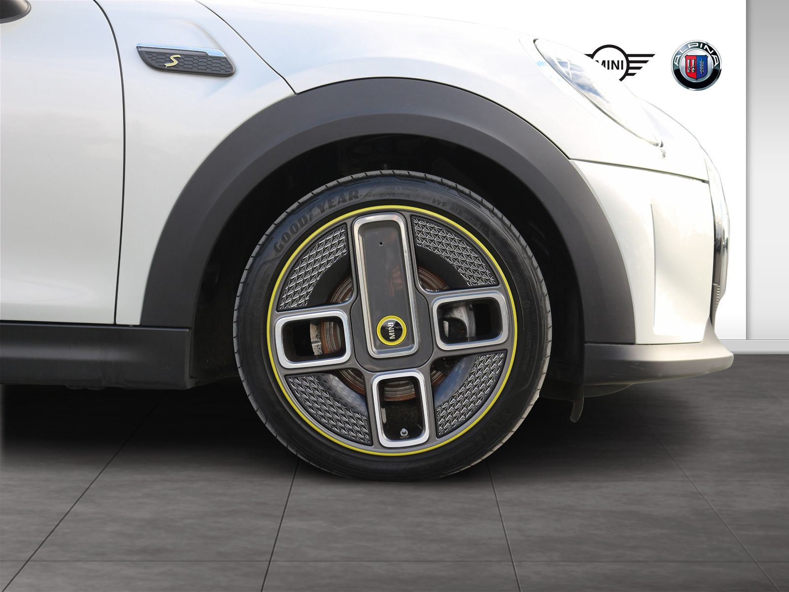 MINI Cooper SE Hatch - Samsaru's Car Outlet