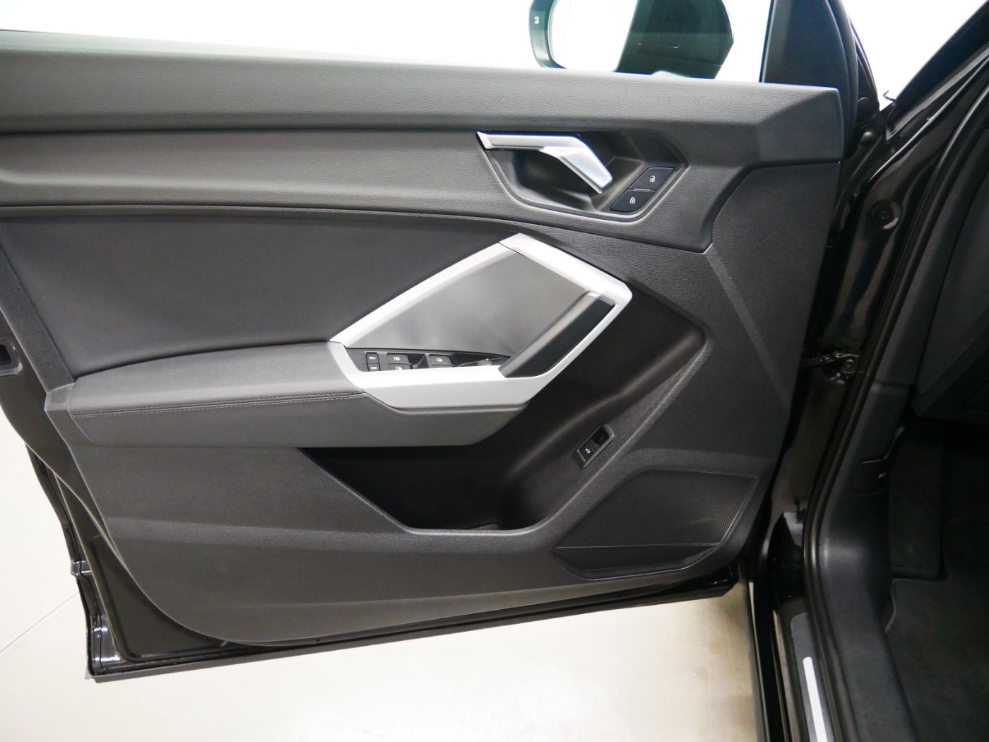 Audi Q3 45 TFSI quattro advanced - Samsaru's Car Outlet