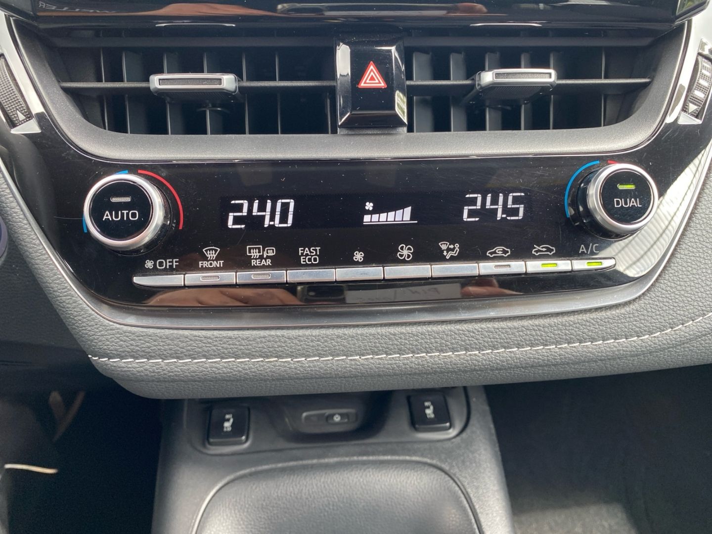 Toyota Corolla 1.8 Hybrid - Samsaru's Car Outlet