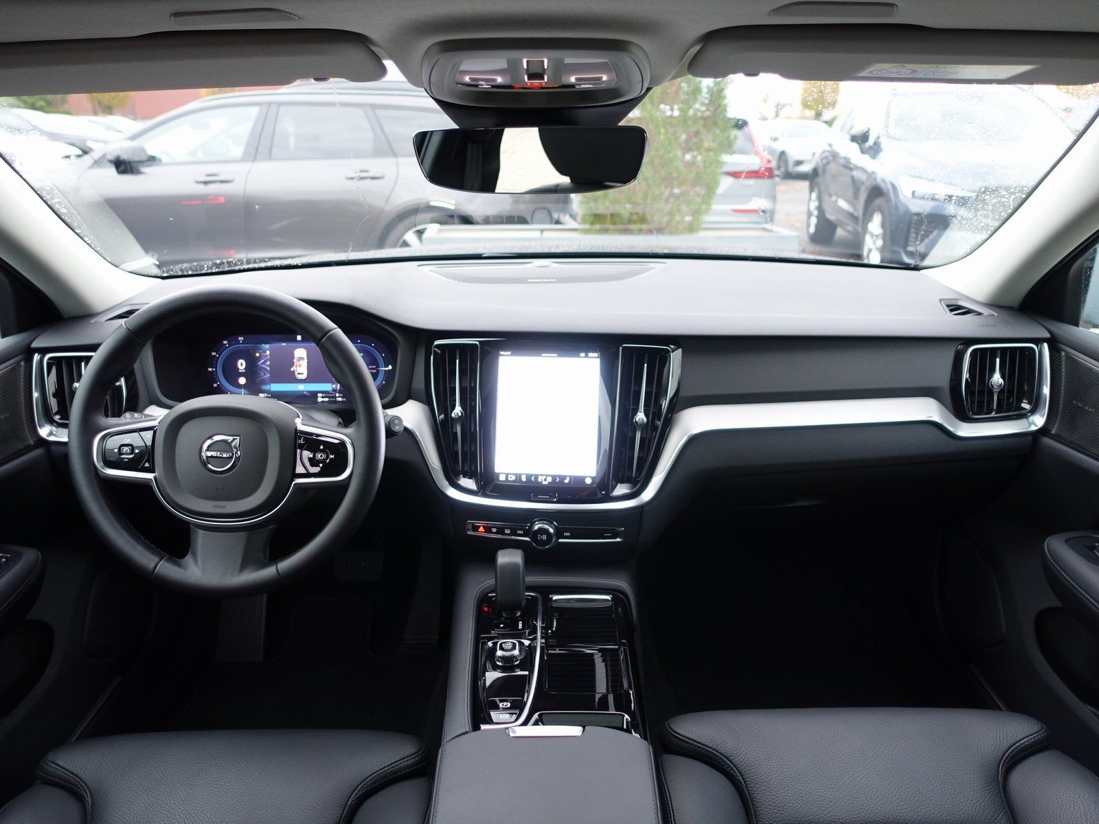 Volvo V60 Plus Dark T6 AWD Plug-in Hybrid AHK/360°/KAM