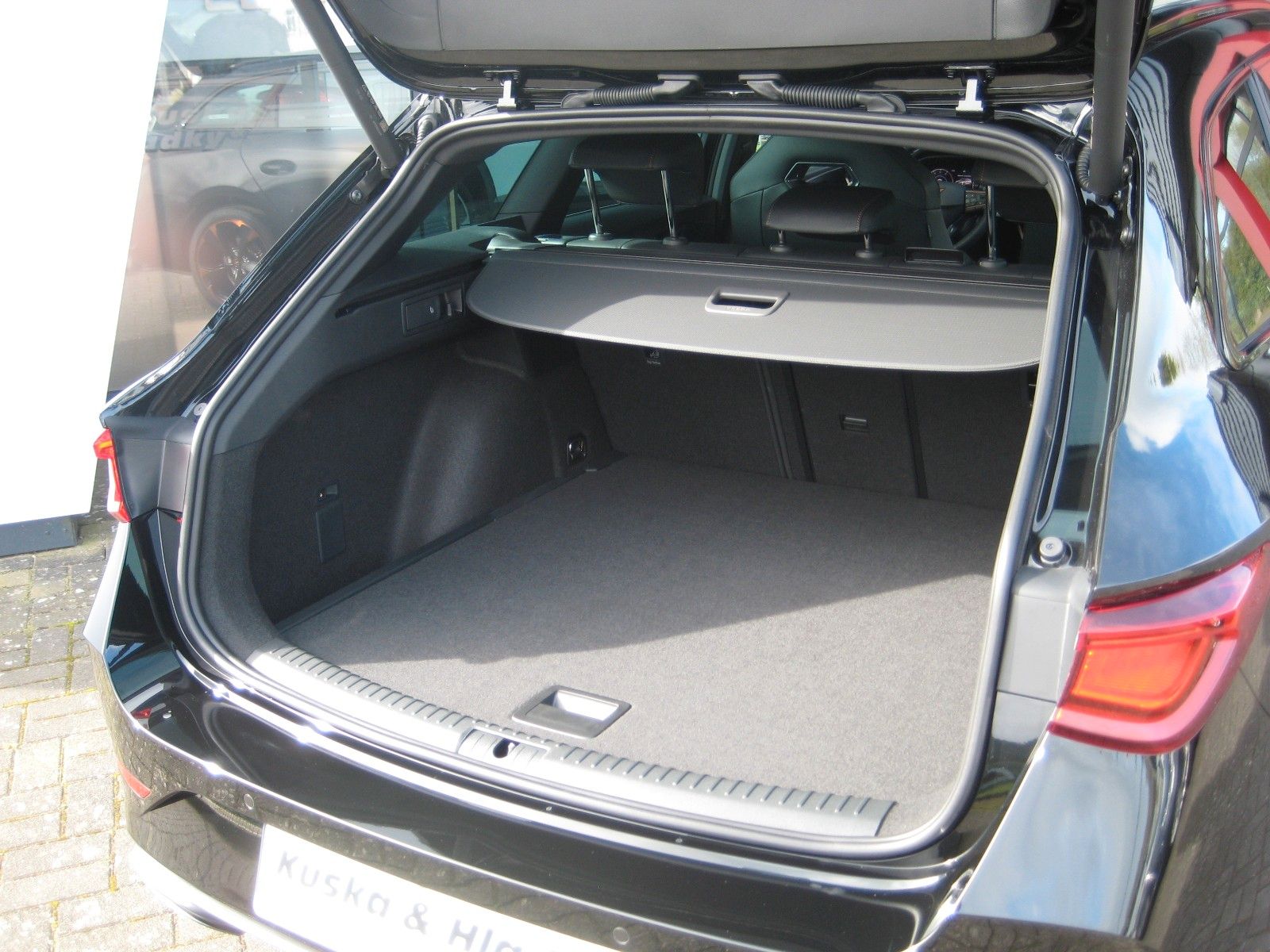 Cupra Leon Sportstourer 1.5 eTSI 110kW - Samsaru's Car Outlet