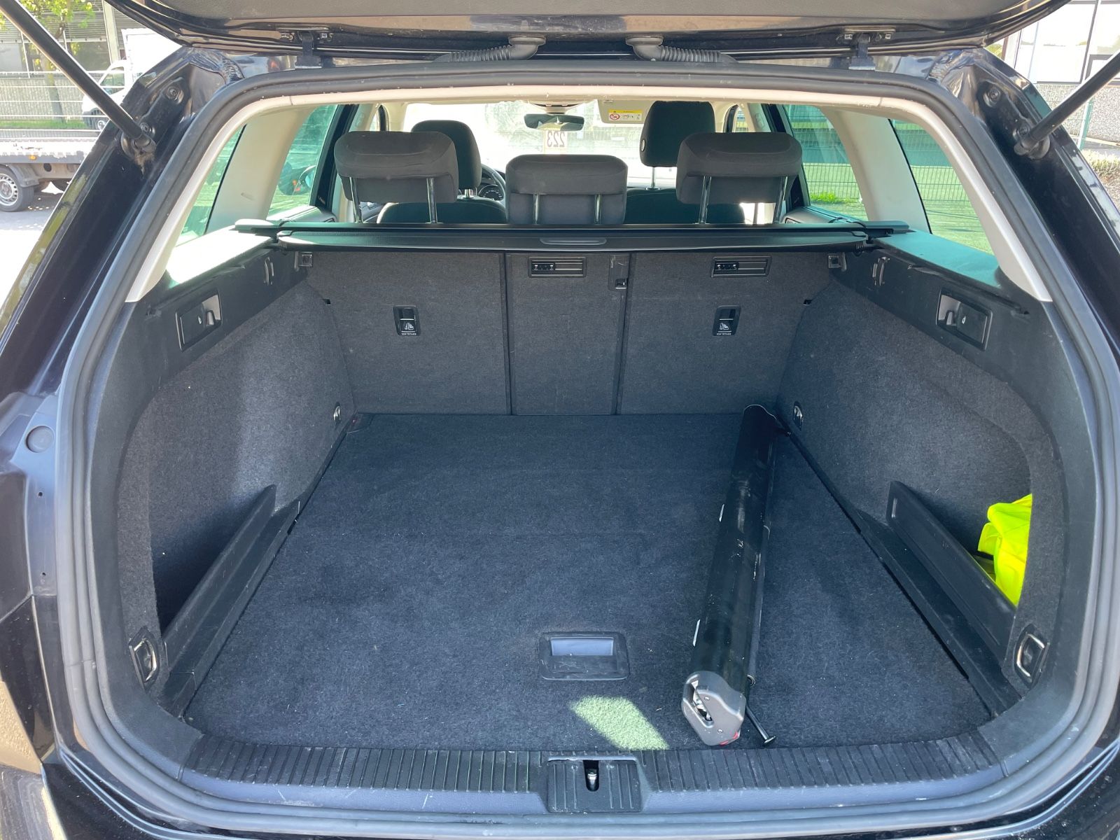 Volkswagen Passat Variant - Samsaru's Car Outlet
