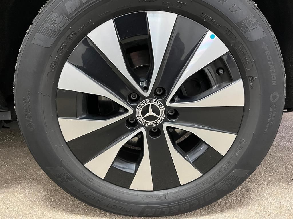 Mercedes-Benz V 300 d Avantgarde XL - Samsaru's Car Outlet