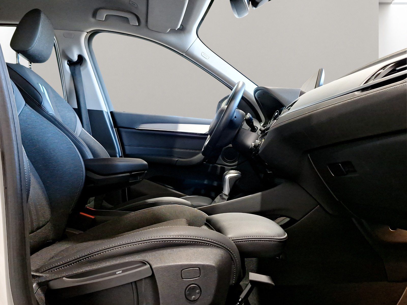 BMW X1 xDrive25e Sport Line - Samsaru's Car Outlet