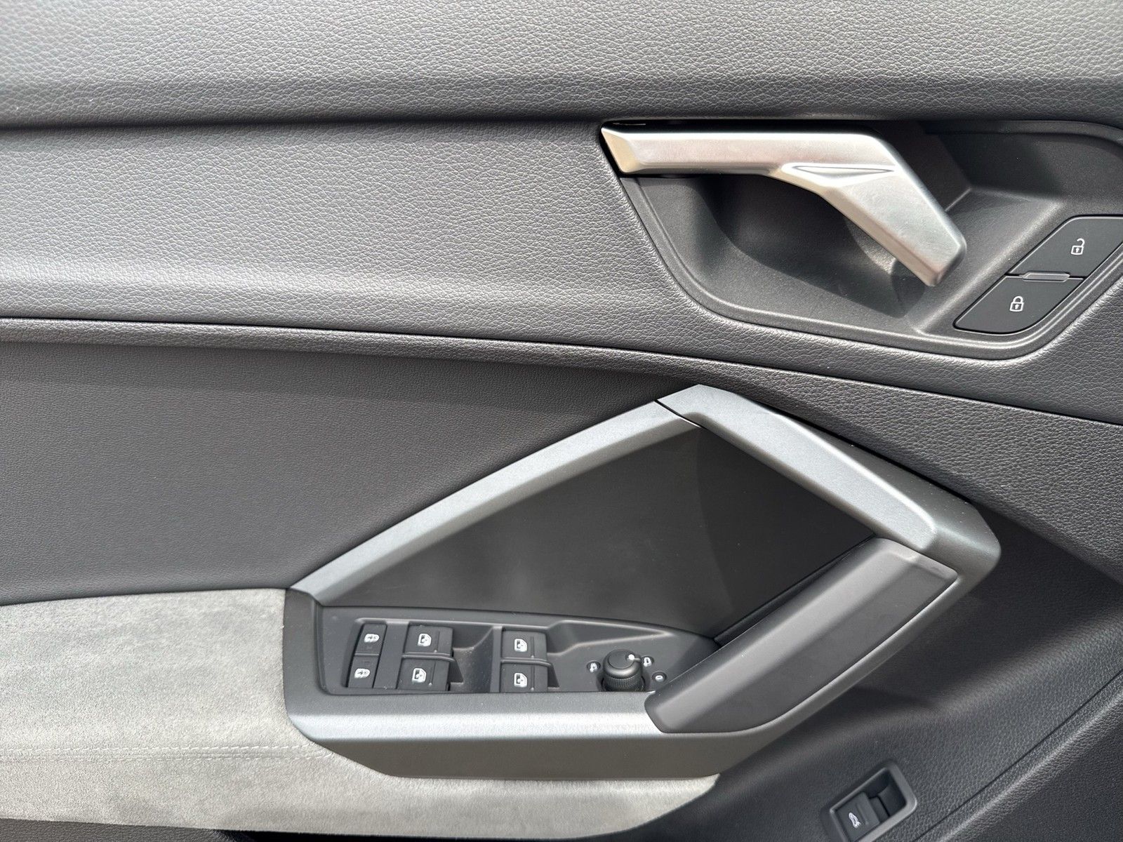 Audi Q3 40 quattro S LINE STANDHZ. AHK 360°CAM LM20