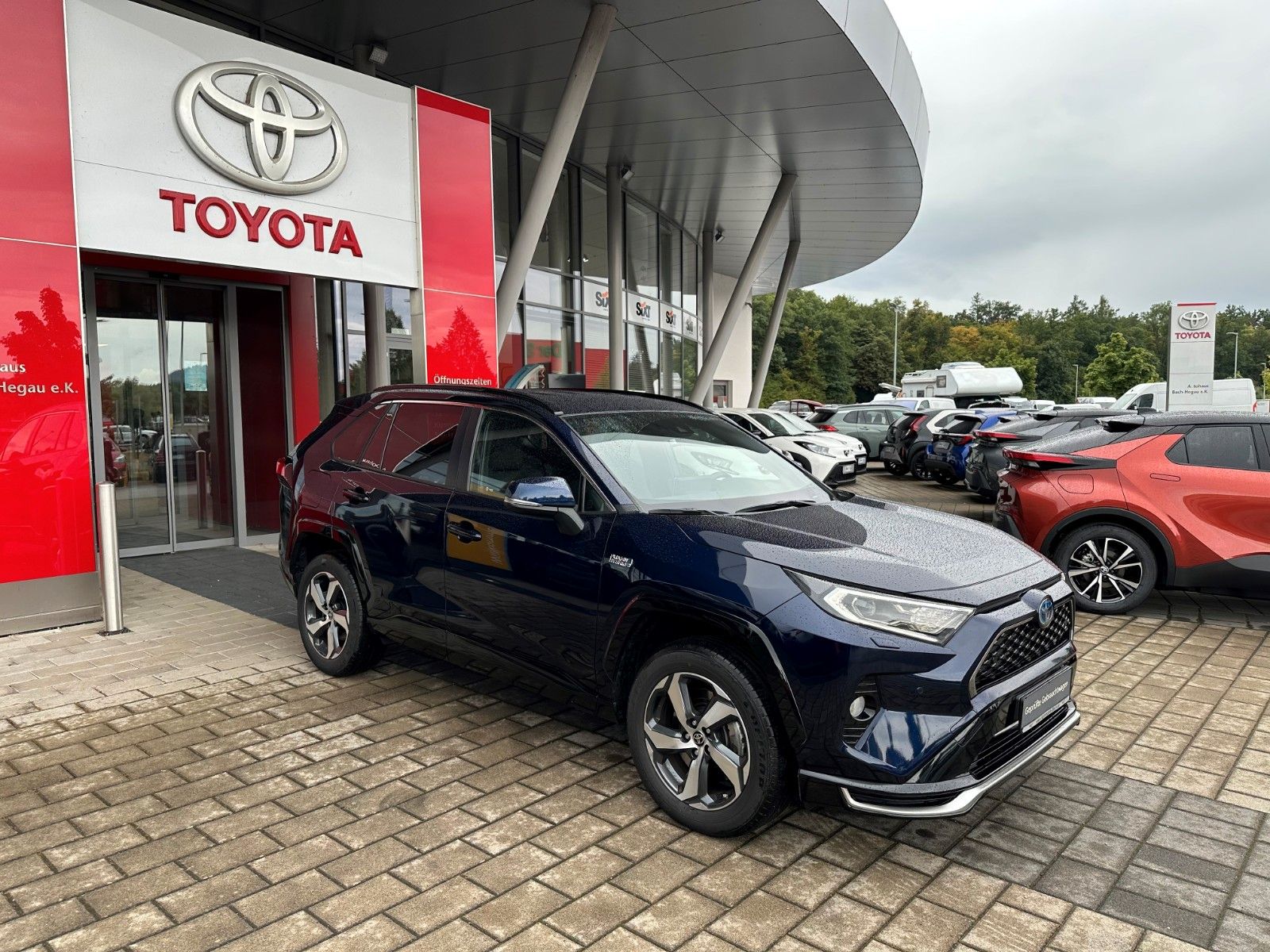 Toyota RAV 4 Plug-in Hybrid 4x4 - Samsaru's Car Outlet