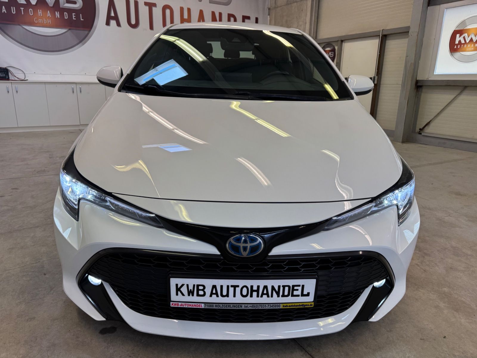 Toyota Corolla 1.8 Hybrid Business Edition - Samsaru's Car Outlet