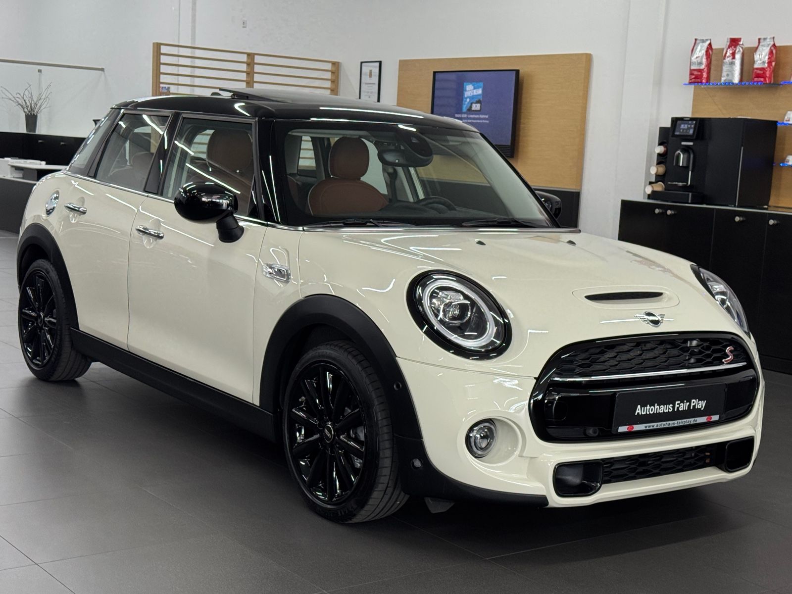 MINI Cooper S Aut. - Samsaru's Car Outlet