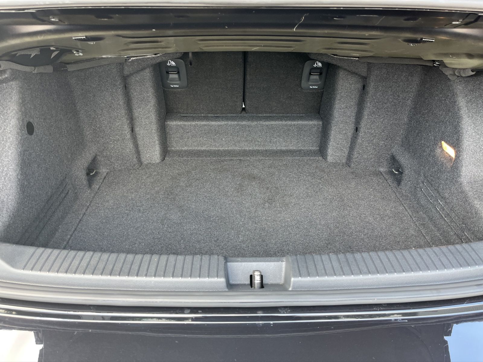 Volkswagen T-Roc 1.5 TSI DSG R-Line Black - Samsaru's Car Outlet