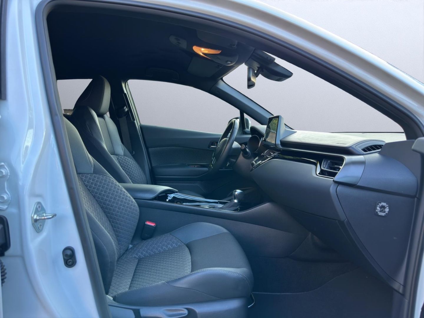 Toyota C-HR Hybrid - Samsaru's Car Outlet