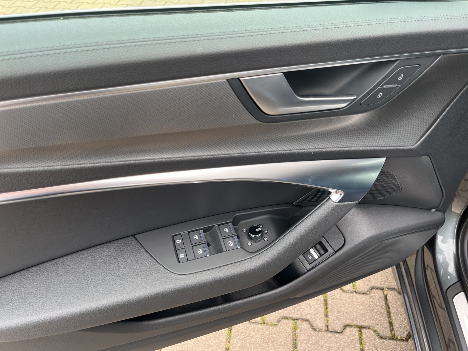 Audi A6 Avant 40 TDI quattro design S Line - Samsaru's Car Outlet