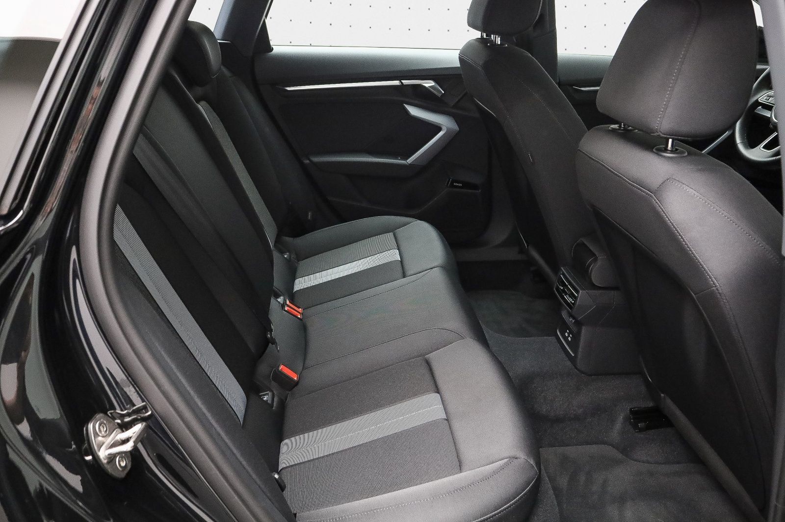 Audi A3 Sportback 35 TDI advanced - Samsaru's Car Outlet