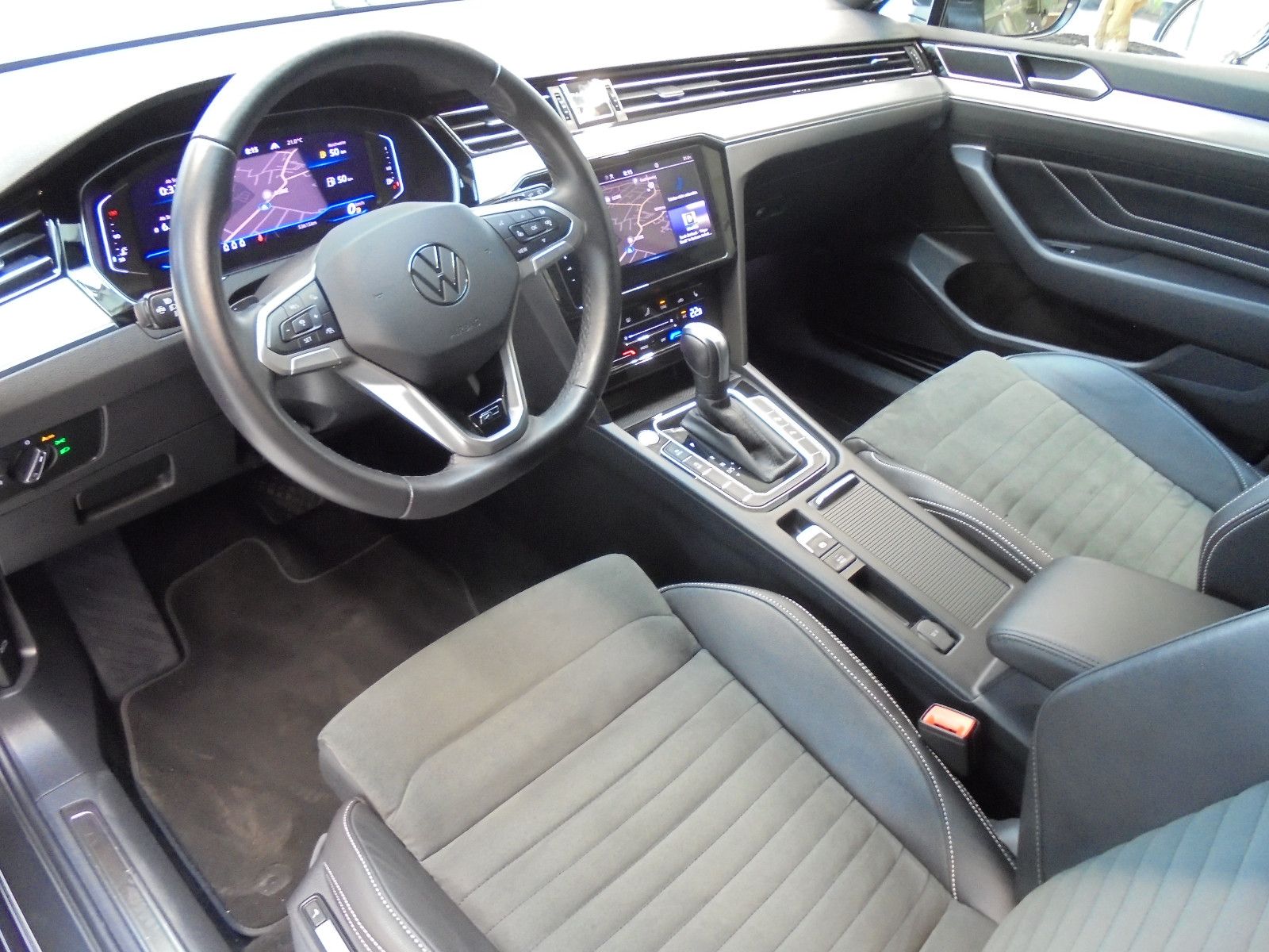 Volkswagen Passat Var Elegance/DSG/RLineEx/Pano/NaviPro/AHK