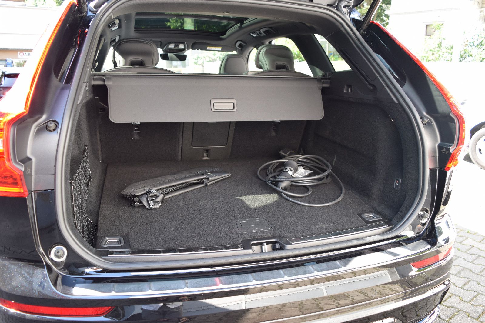 Volvo XC60 T6 AWD Black Edition - Samsaru's Car Outlet
