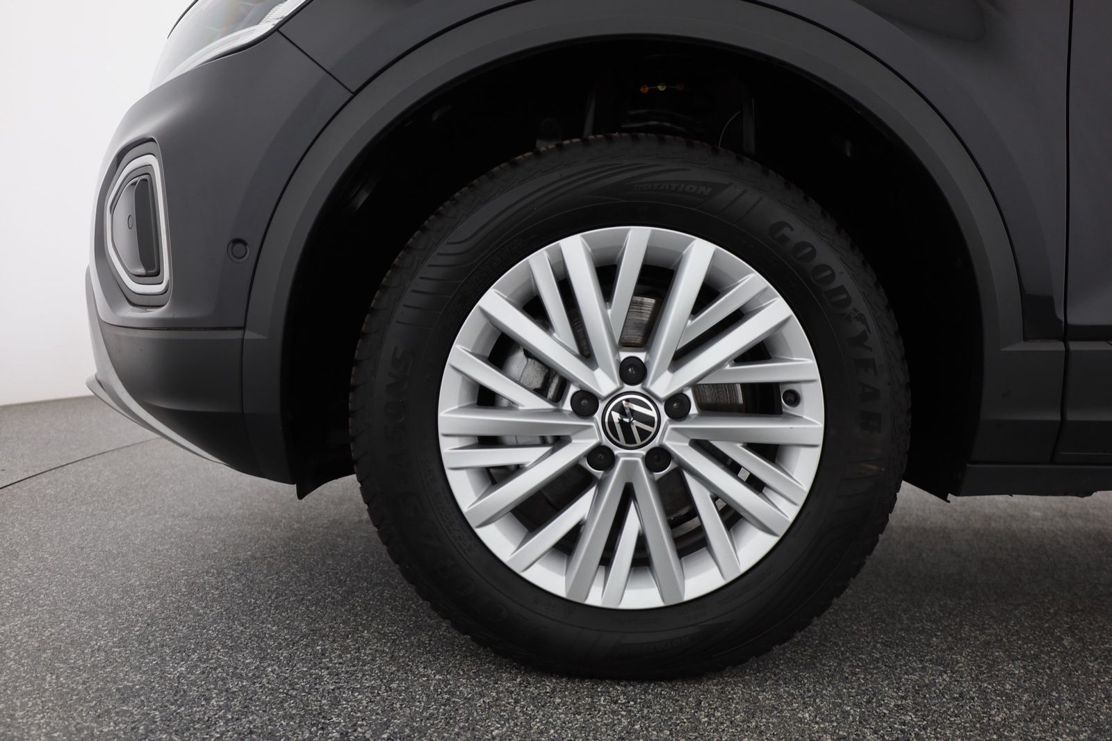 Volkswagen T-Roc 1.5 TSI DSG - Samsaru's Car Outlet