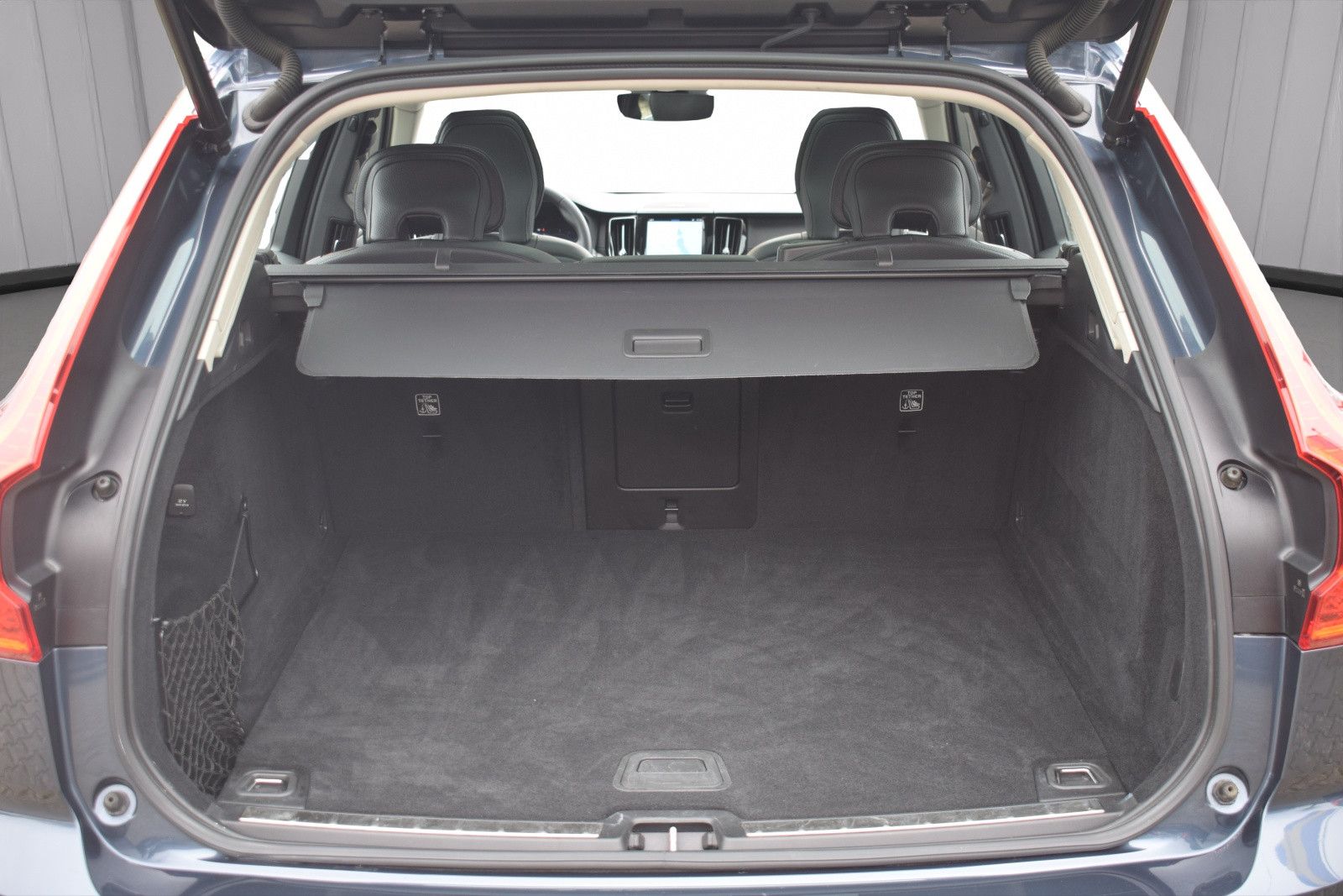 Volvo XC60 Ultimate Bright - Samsaru's Car Outlet