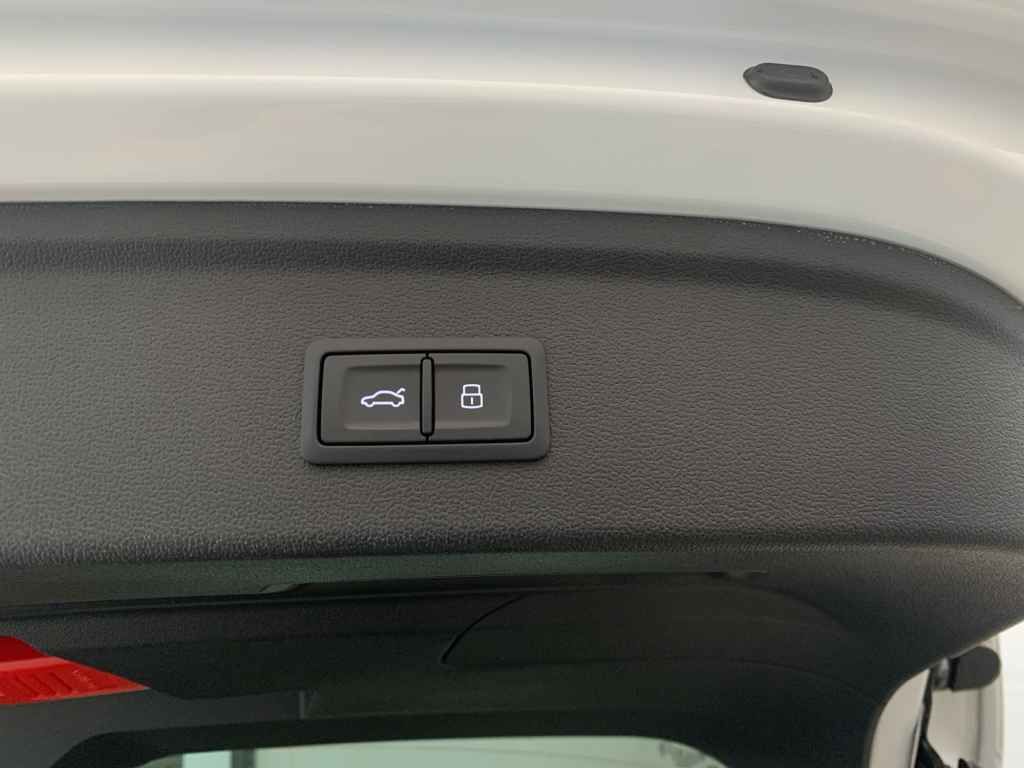 Audi A3 Sportback S line TFSI qua *AHK*MATRIX*R-CAM*