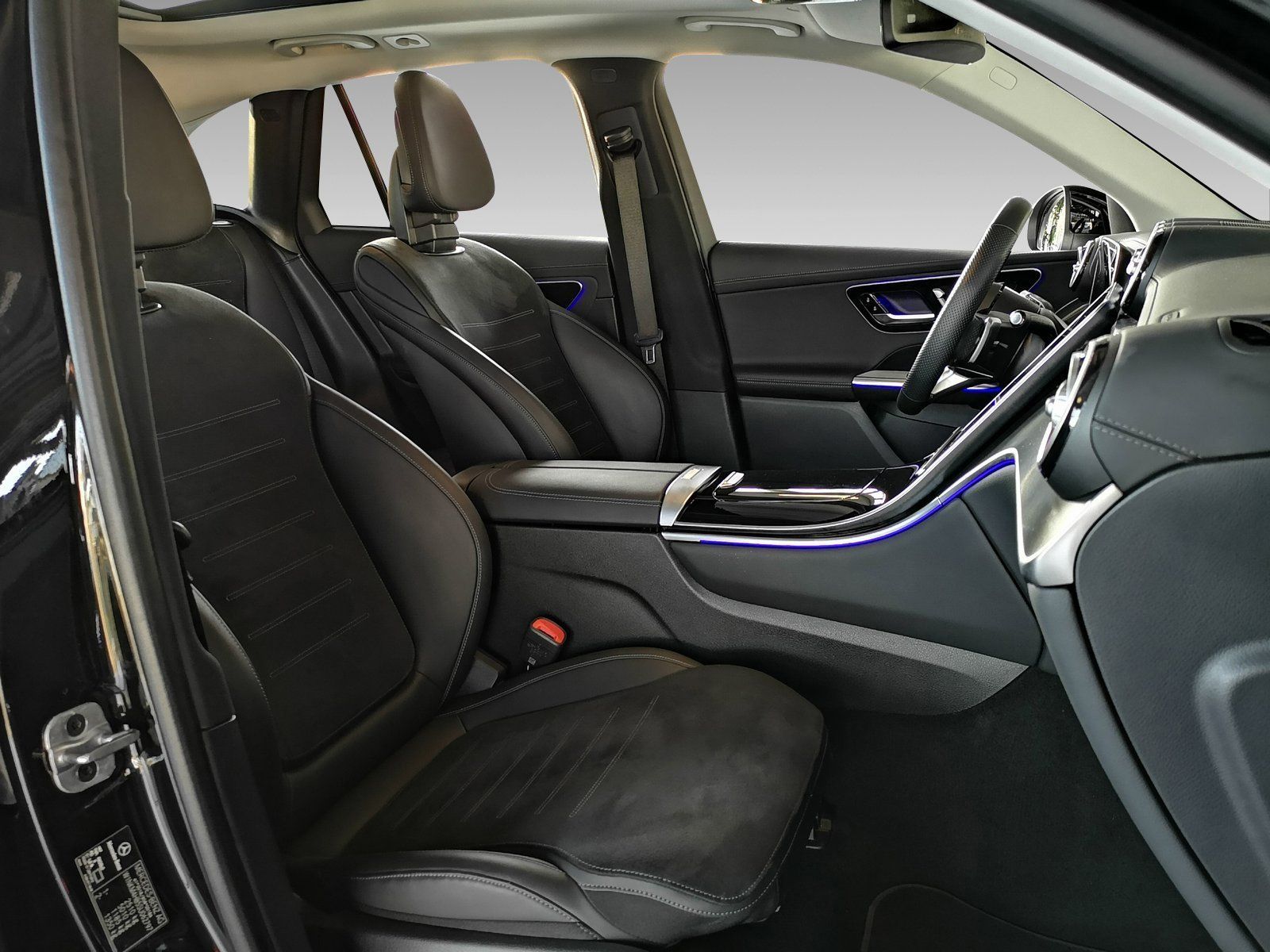Mercedes-Benz GLC 300 4M AMG PREMIUM+PANO+AHK+STANDHEIZUNG+360
