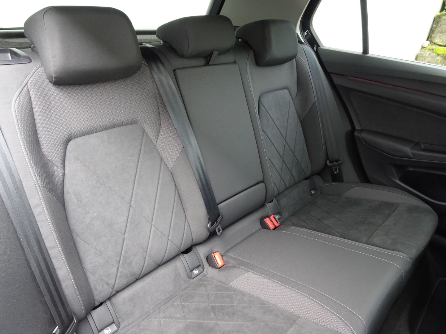Volkswagen Golf VIII 1.5 eTSI DSG Style - Samsaru's Car Outlet
