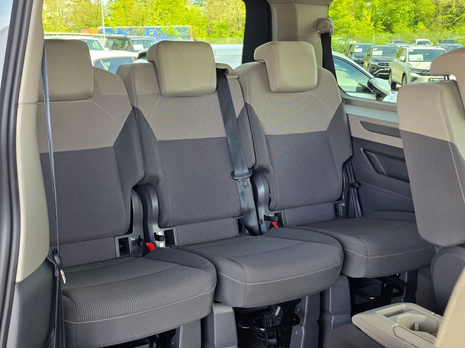 Volkswagen T7 Multivan 2.0 TDI DSG Lang - Samsaru's Car Outlet