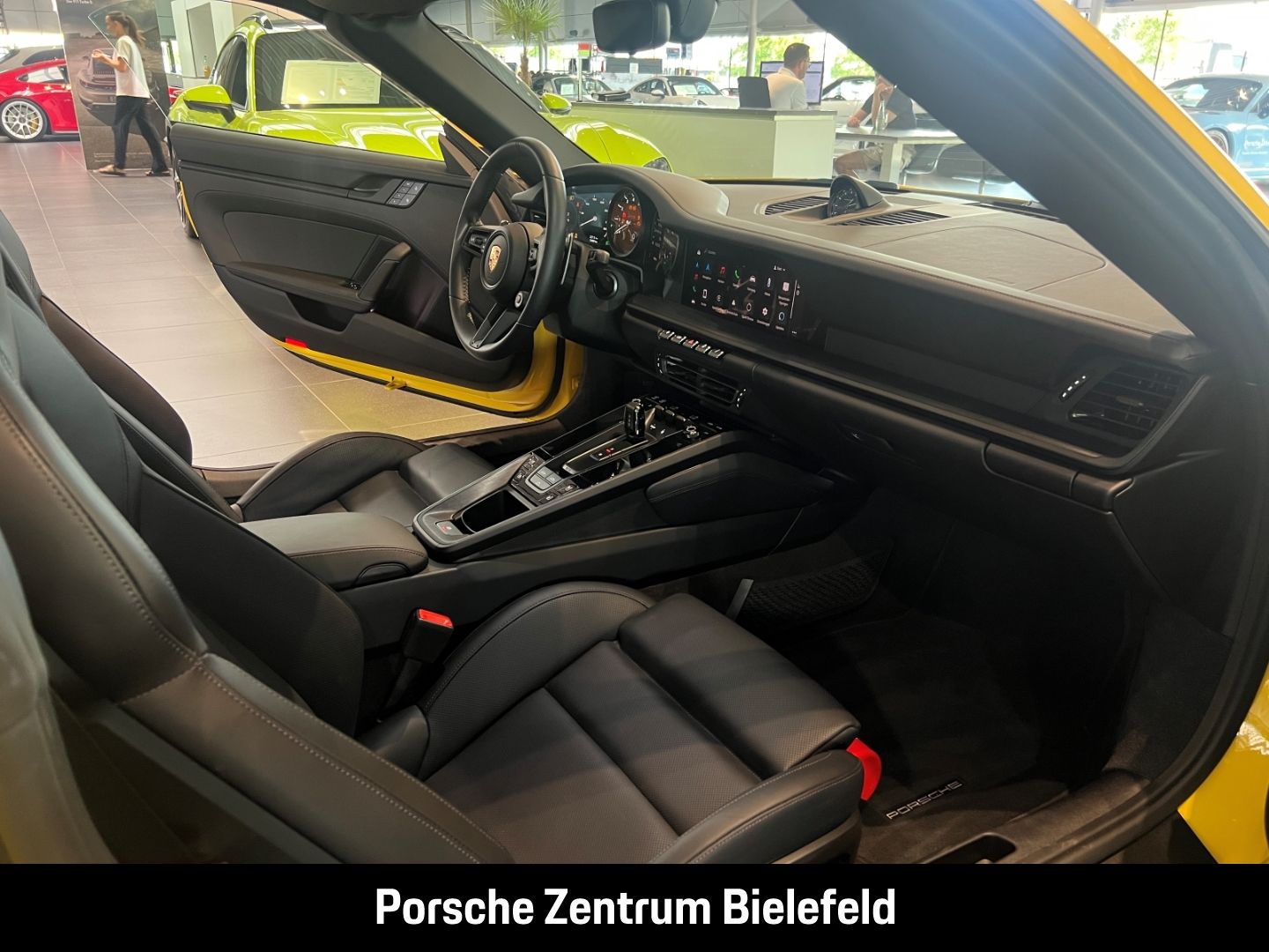 Porsche 992 911 Carrera 4 GTS Cabrio HA-Lenkung LED BOSE