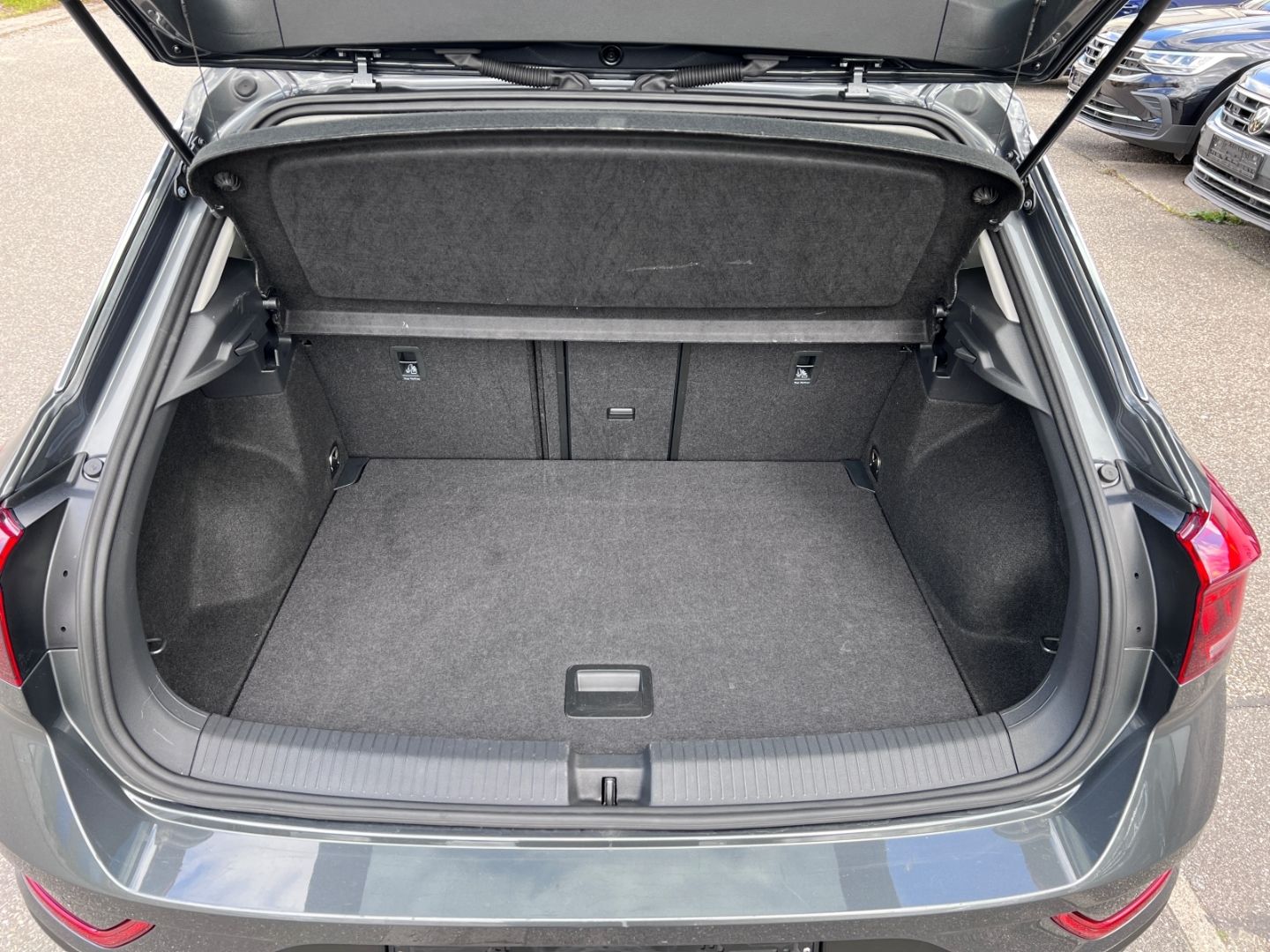 Volkswagen T-Roc 1.0TSI Life - Samsaru's Car Outlet