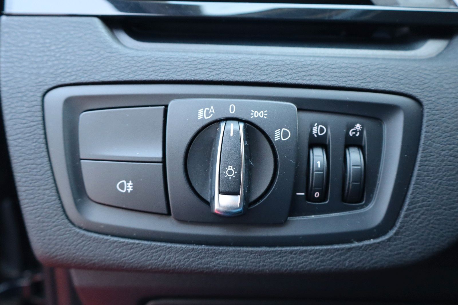 BMW X1 xDrive 25 e Advantage - Samsaru's Car Outlet