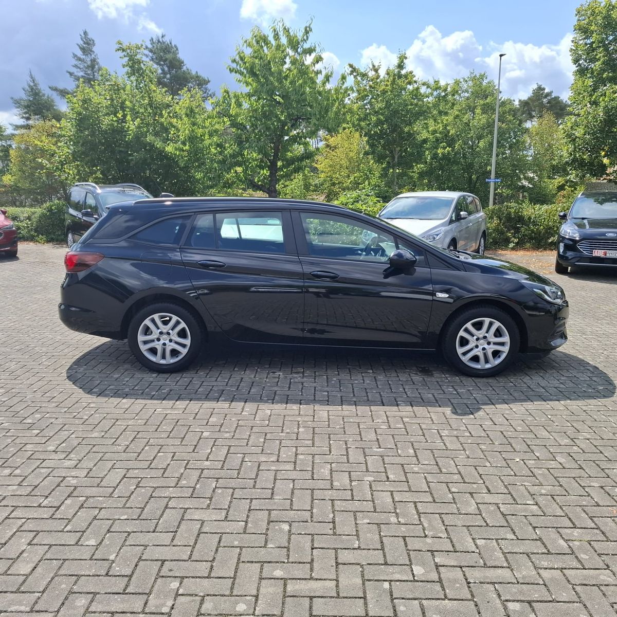 Opel Astra K 1.4 Turbo Sports Tourer Edition - Samsaru's Car Outlet