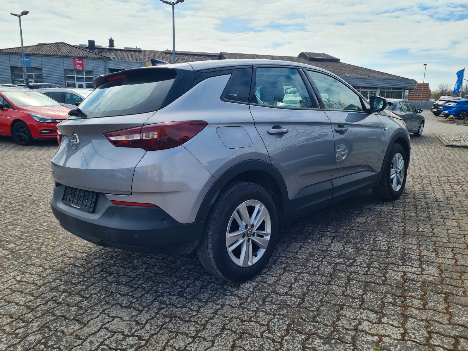 Opel Grandland Business Edition - Samsaru's Car Outlet