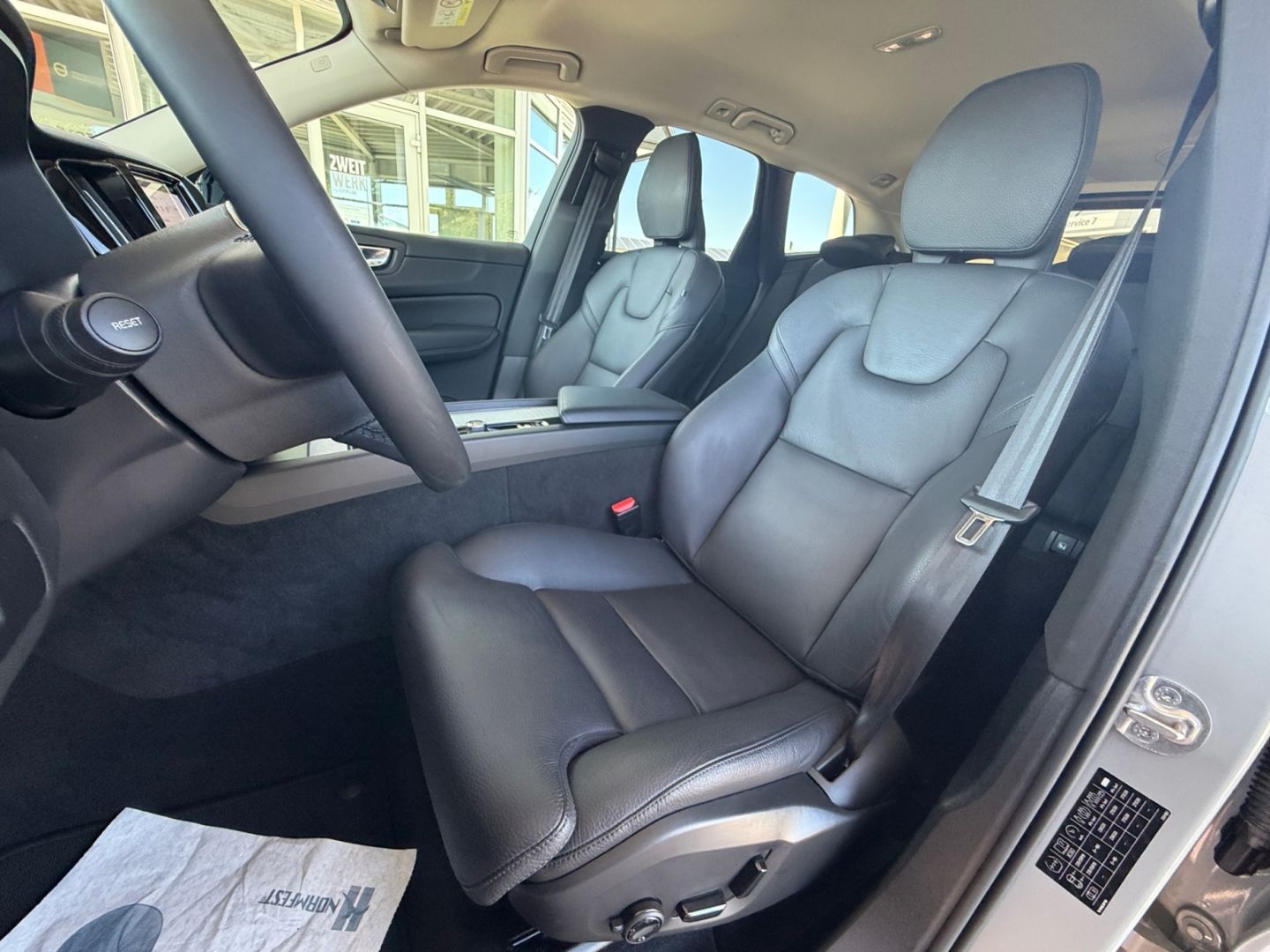 Volvo XC60 B4 Plus Dark Harman Kardon Memory Kurvenlic