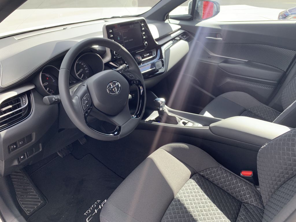 Toyota C-HR Hybrid Flow - Samsaru's Car Outlet