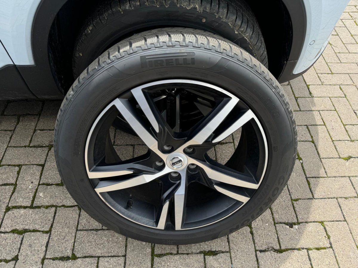 Volvo XC40 B4 Plus Dark 8-Fach AHK Aktionspreis