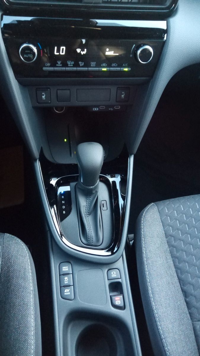 Toyota Yaris Cross 1,5-l-VVT-iE Teamplayer Safety P. V
