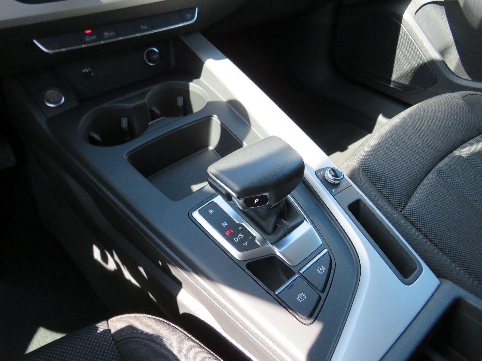 Audi A4 Avant 30 TDI advanced S-tronic - Samsaru's Car Outlet