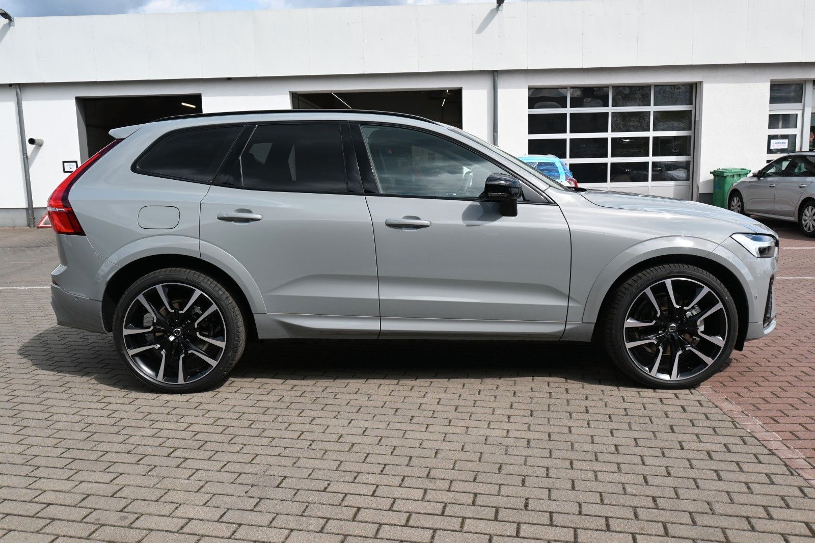 Volvo XC60 B5B AWD Ultra Dark*360°*H/K*AHK*HUD*ACC