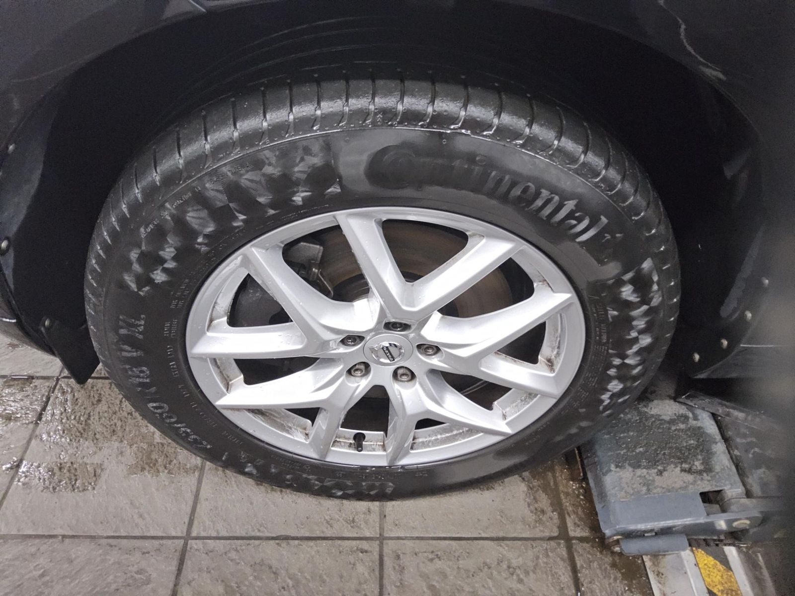 Volvo XC60 B4 D AWD Momentum Pro Navi LED T-Leder AHK