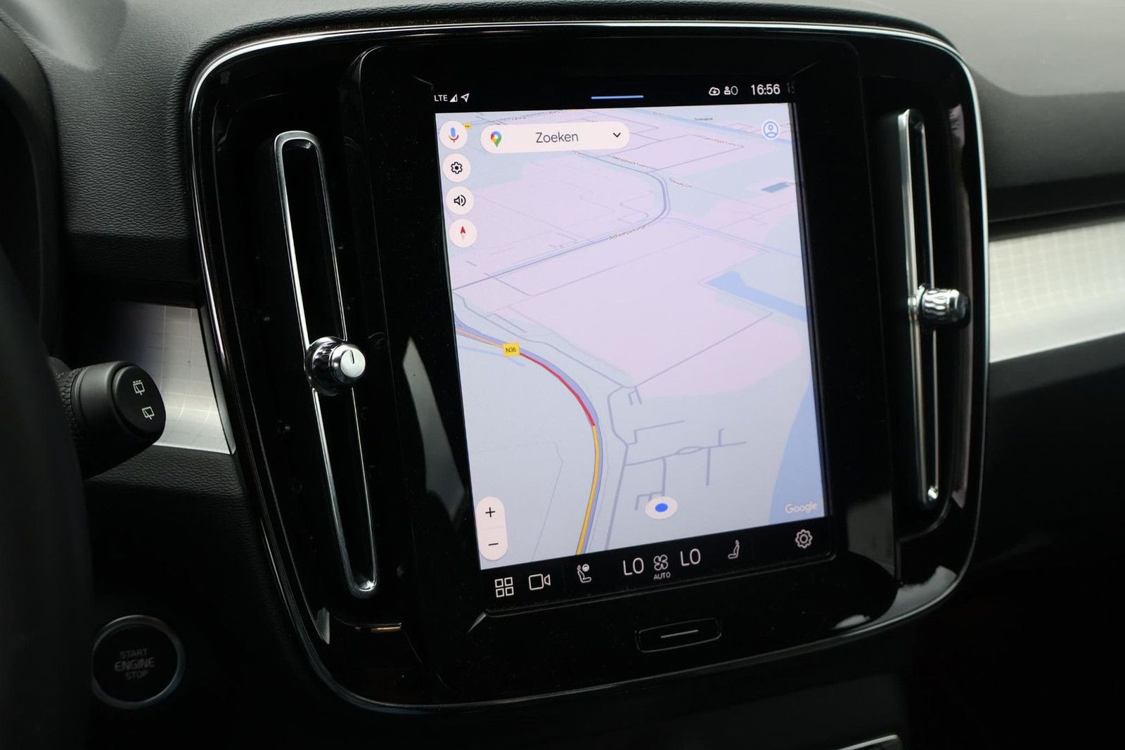 Volvo XC40 2.0 B4 Plus Dark | AHK| ACC |2WD| Beheizbar