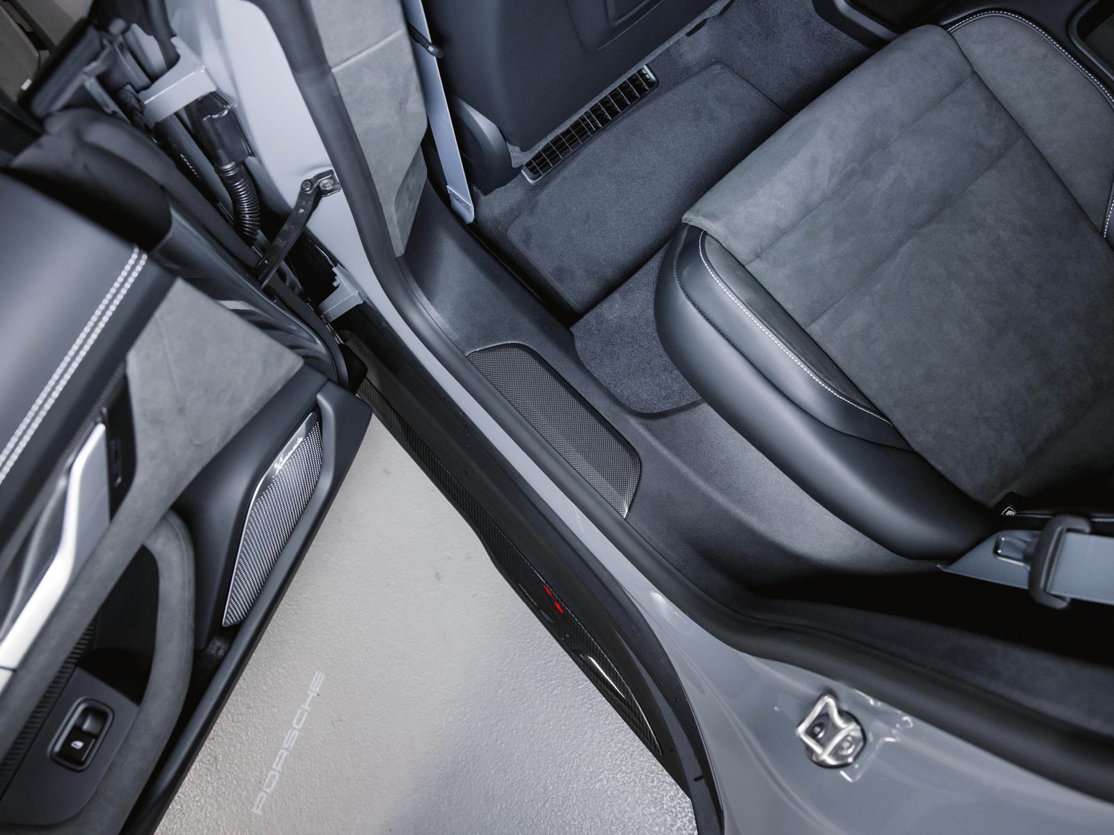Porsche Taycan Turbo GT PTS 18 Wege Burmester