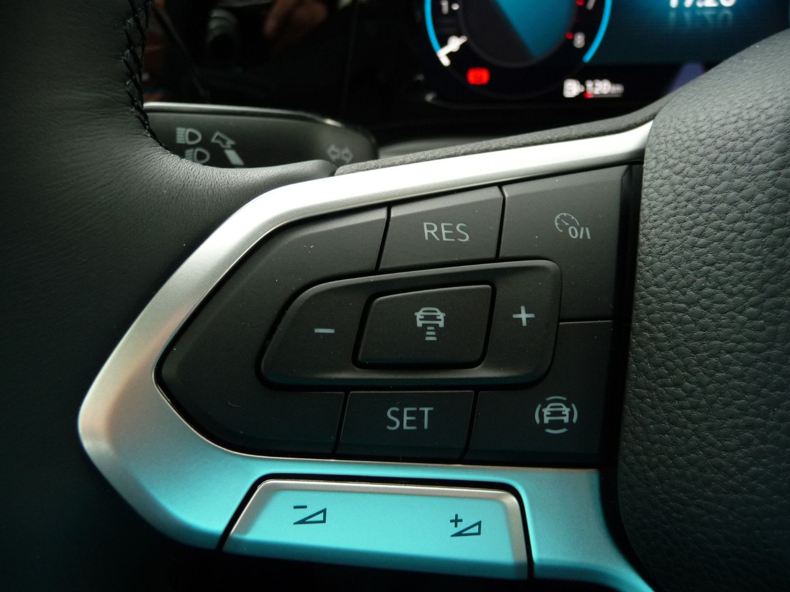 Volkswagen Golf VIII Variant Life - Samsaru's Car Outlet