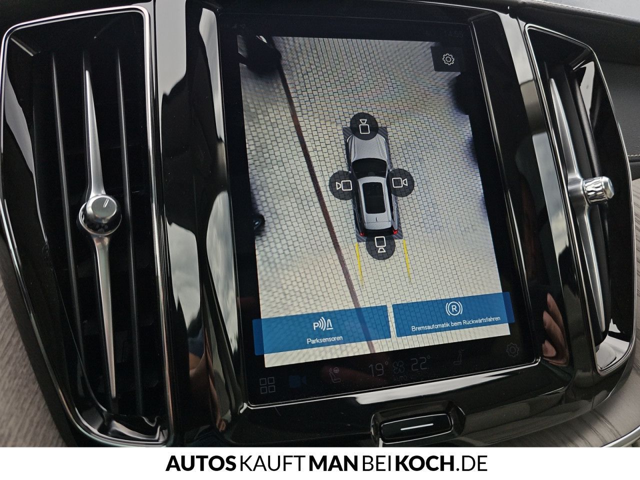 Volvo XC60 T6 AWD Plug-in Hybrid Ultra - Samsaru's Car Outlet