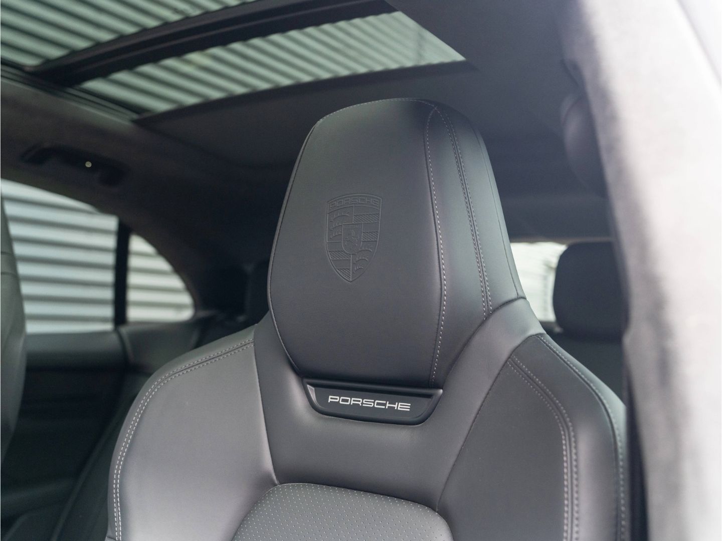 Porsche Macan Electric Turbo Matrix LED Beifahrerdisplay