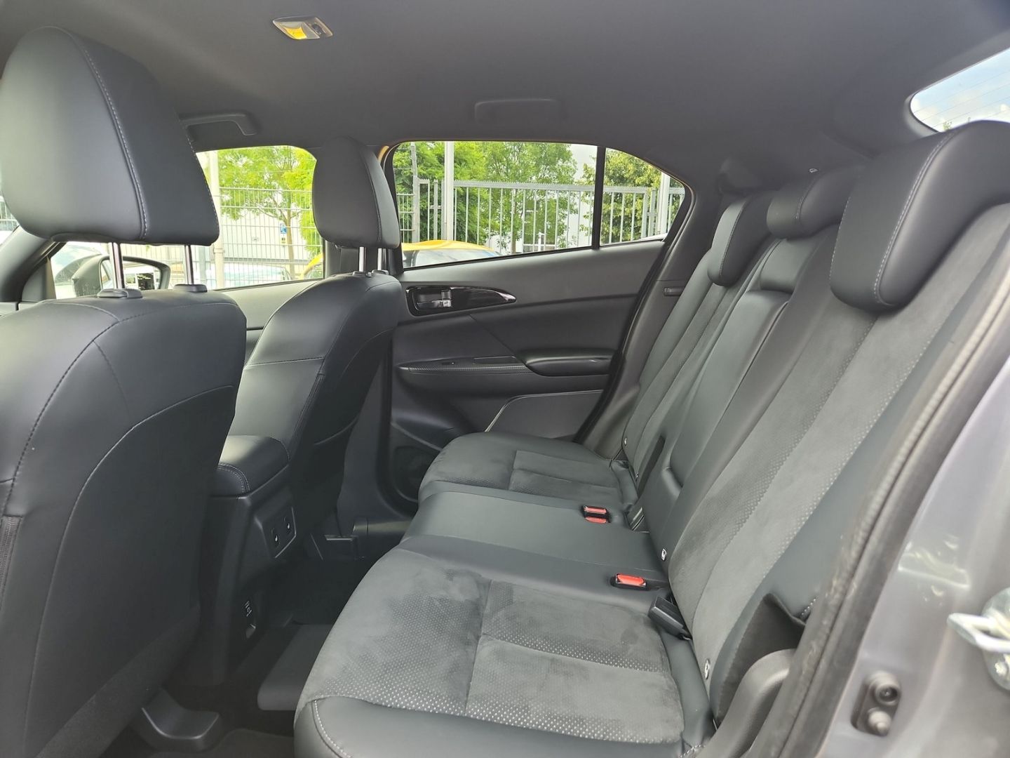 Mitsubishi Eclipse Cross Plug-In Hybrid Select Black *Black