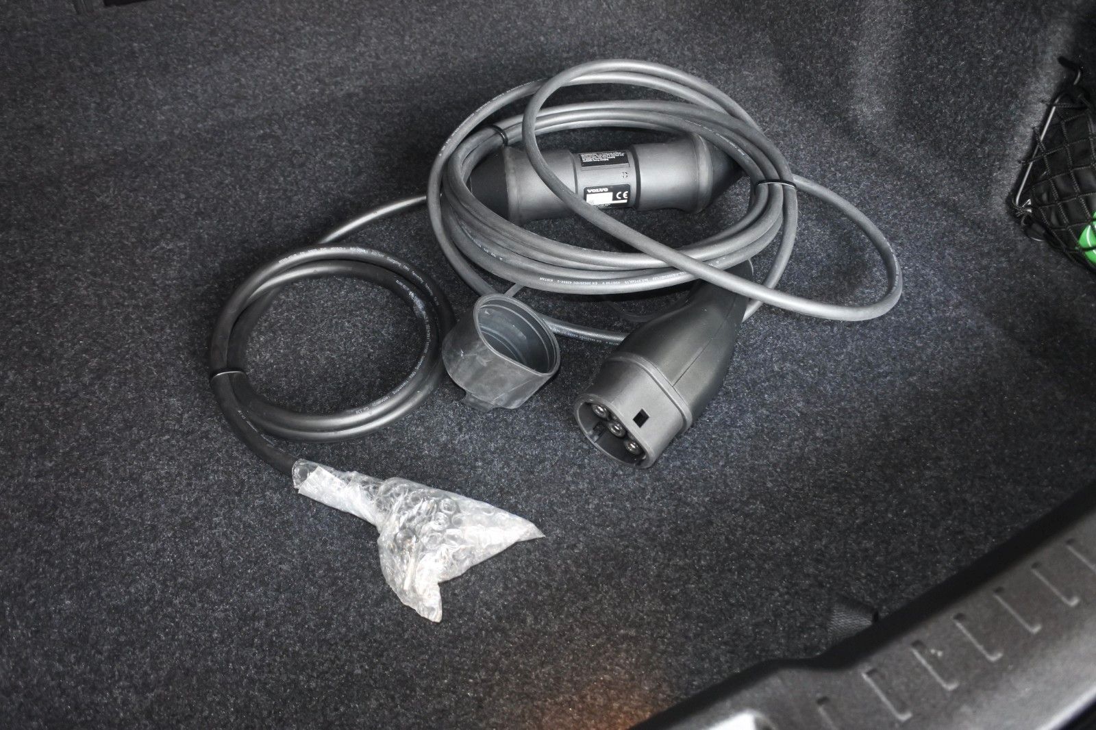 Volvo S60 T8 Ultimate Dark Recharge Plug-In Hybrid AWD
