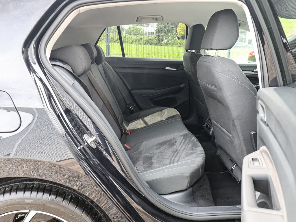 Volkswagen Golf VIII 1.5 e TSI Style DSG - Samsaru's Car Outlet