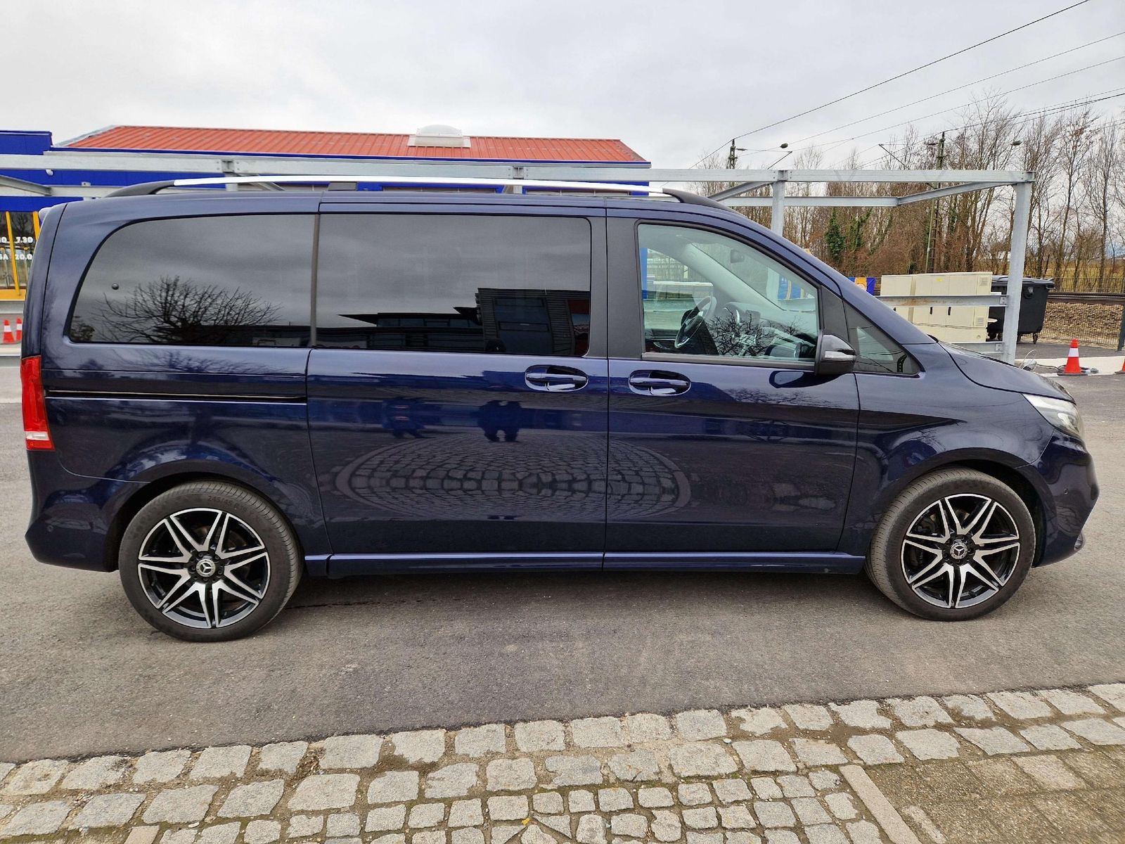 Mercedes-Benz V 250 EDITION - Samsaru's Car Outlet