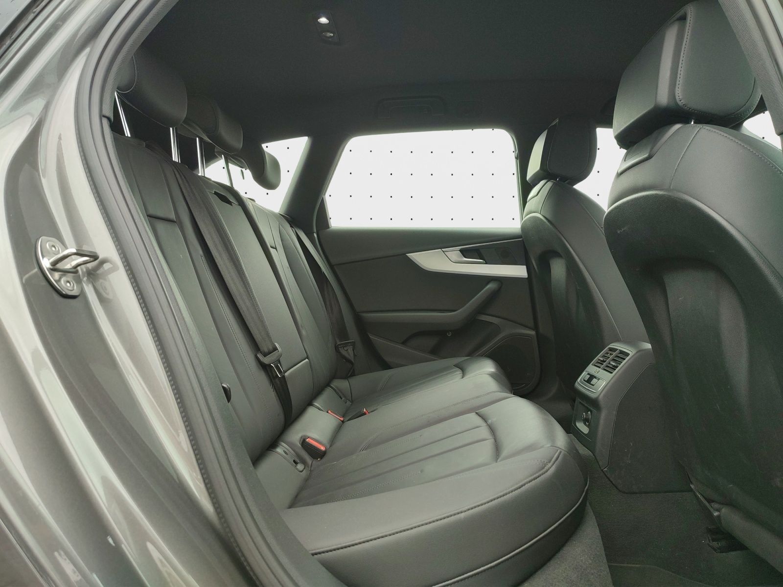 Audi A4 Avant 35 TFSI S line - Samsaru's Car Outlet